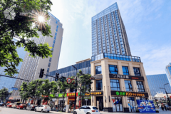 <b>堡王、威尔士健身</b>